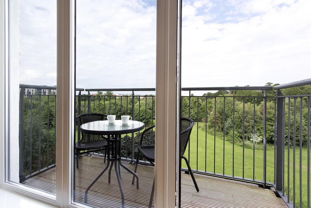 Lochend Park View Apartment Edinburgh Szoba fotó